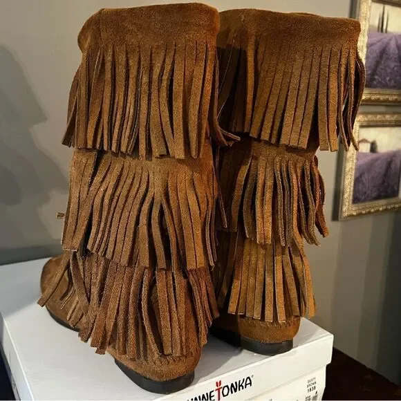 Minnetonka BoHo Dusty Brown Tripple Fringe Boots size 8